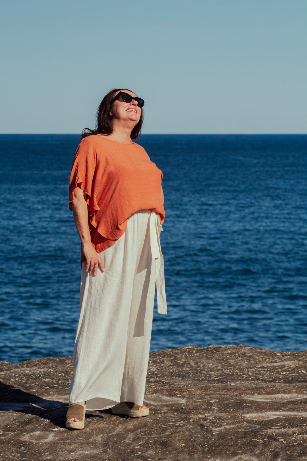 Plus size model wearing plus size linen pants