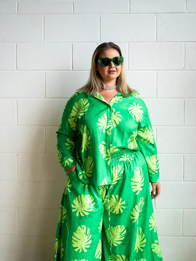 plus size woman wearing green pants and long sleeve top